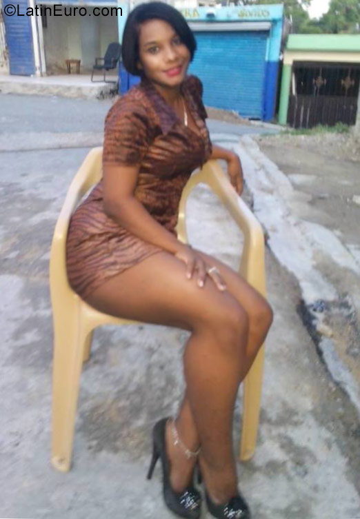 Date this sensual Dominican Republic girl Yenifer from Santo Domingo DO29464