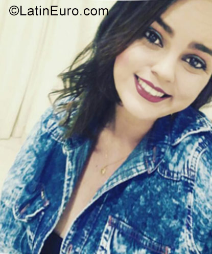 Date this sultry Brazil girl Bruna from Goiania BR10133