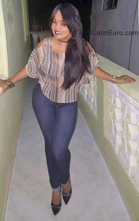 Date this voluptuous Dominican Republic girl Jeyssi from La Romana DO29603