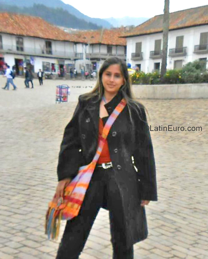 Date this georgeous Venezuela girl Rubi from Caracas VE862