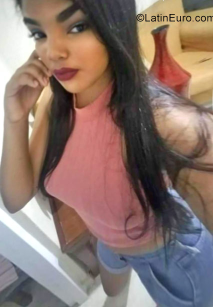 Date this gorgeous Dominican Republic girl Esmeralda from Santiago DO29897