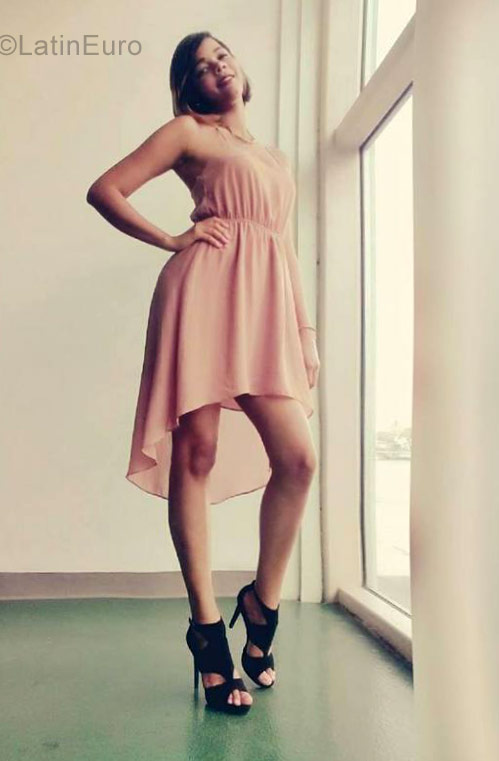 Date this lovely Dominican Republic girl Aliany from Santo Domingo DO29923