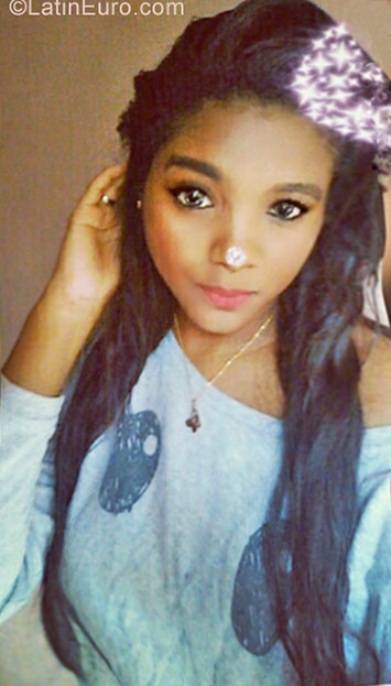 Date this nice looking Dominican Republic girl Vanesa from Santo Domingo DO40059