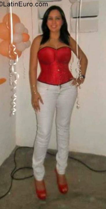 Date this attractive Dominican Republic girl Darolyn from Santo Domingo DO39889