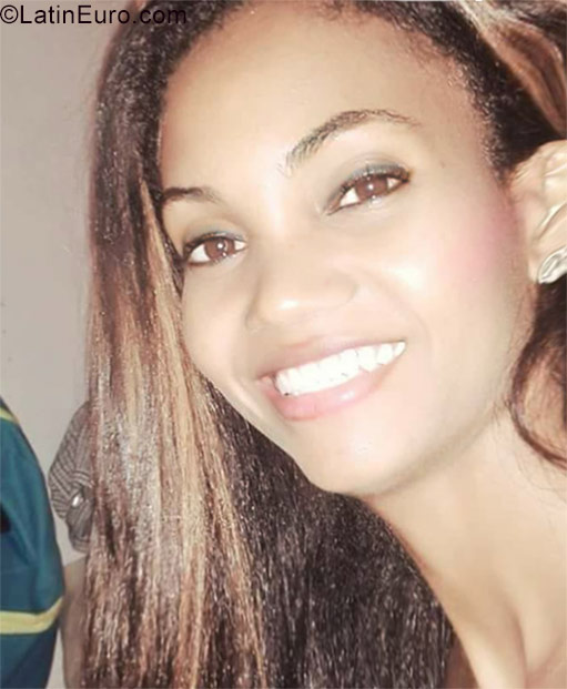 Date this foxy Dominican Republic girl Della from Santiago DO30020