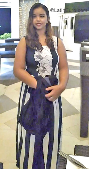 Date this delightful Philippines girl Yhanna from Pasay City PH978