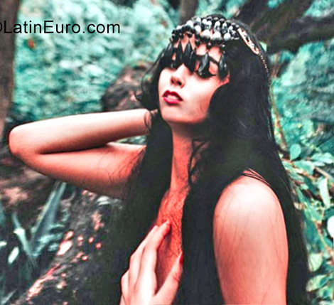 Date this voluptuous Dominican Republic girl Luisa from Santo Domingo DO30096