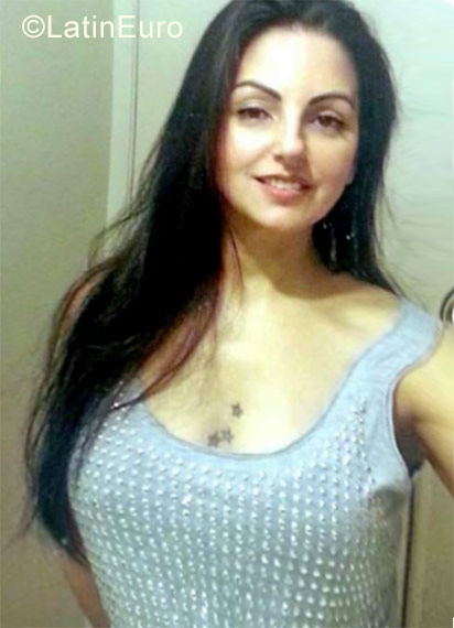 Date this sultry Brazil girl Erika from Sao Paulo BR10241