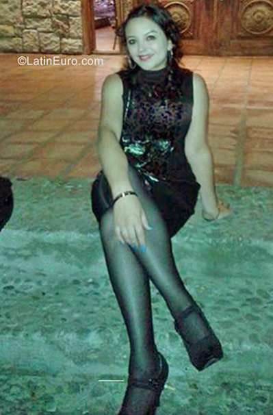 Date this hot Ecuador girl Lore from Quito EC206