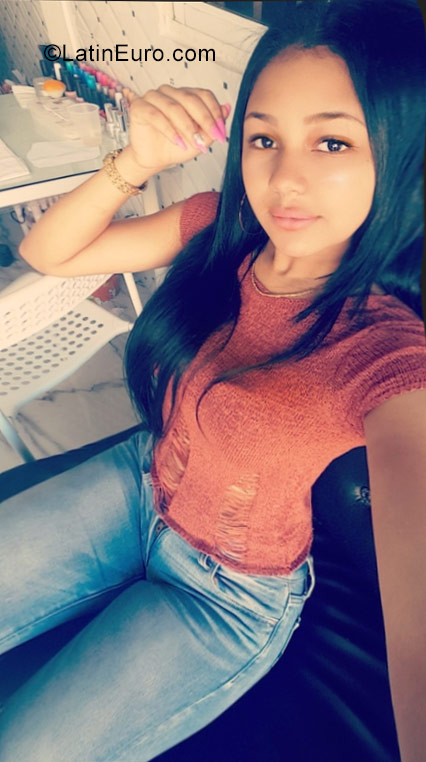 Date this beautiful Dominican Republic girl Nati from Santo Domingo DO30173