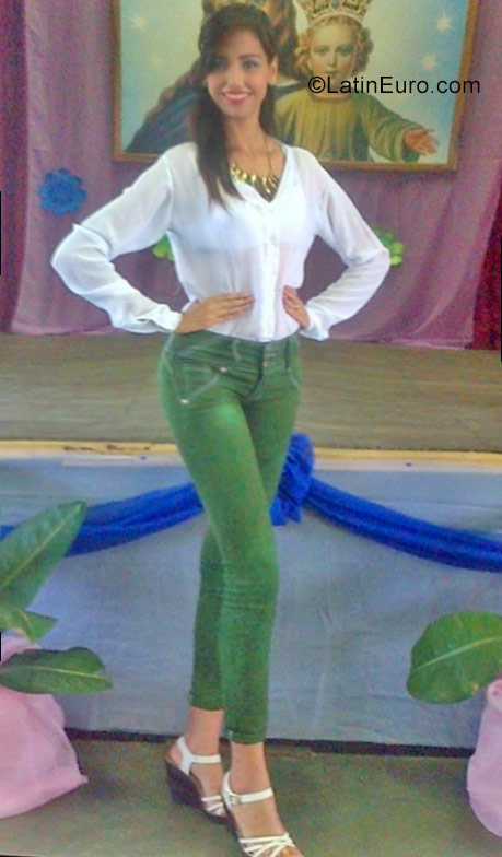 Date this hot Venezuela girl Yerbelis from Ciudad Guayana VE887