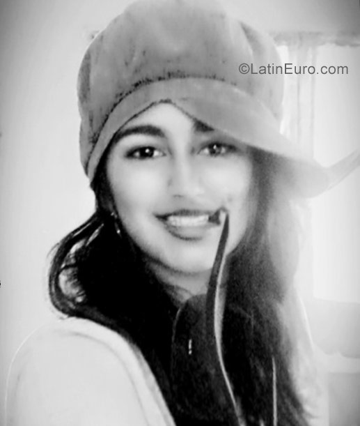 Date this hot Honduras girl Lauren from Maria Trinidad HN2352