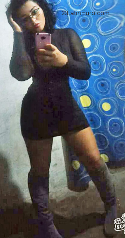 Date this attractive Brazil girl Kiarly from Ita****uma BR10259