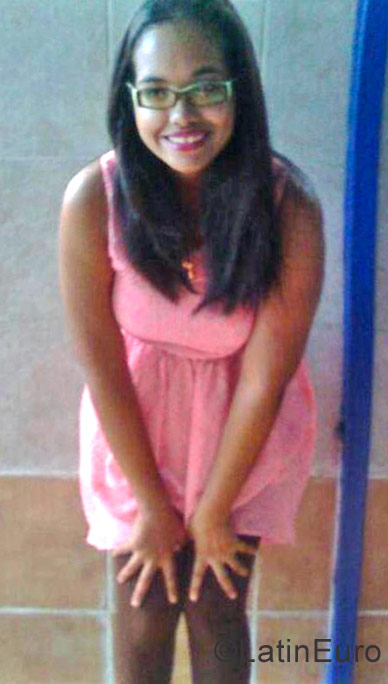 Date this nice looking Dominican Republic girl Denise from Santo Domingo DO30321