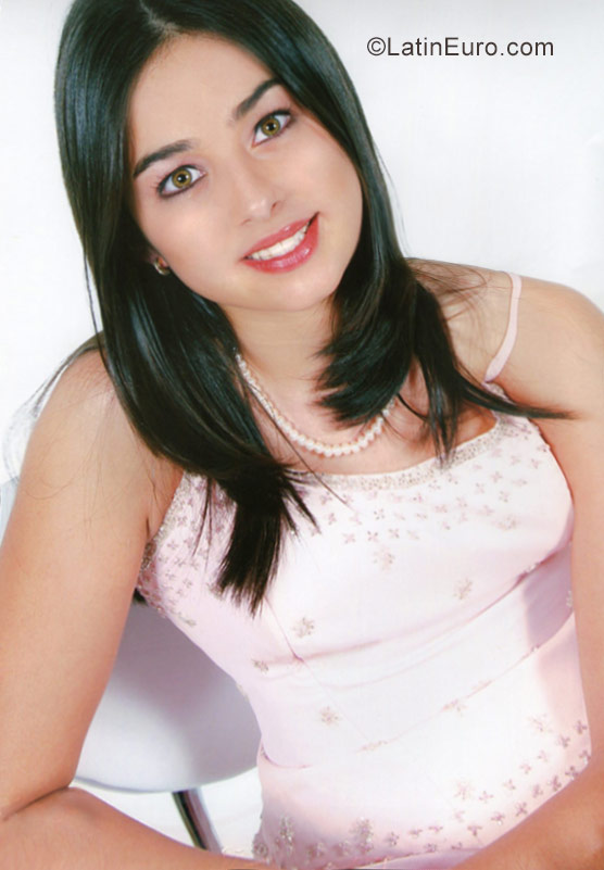 Date this voluptuous Brazil girl Camila from Cascavel BR10285