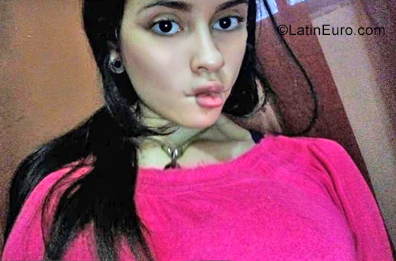Date this happy Venezuela girl Fernanda from Caracas VE942