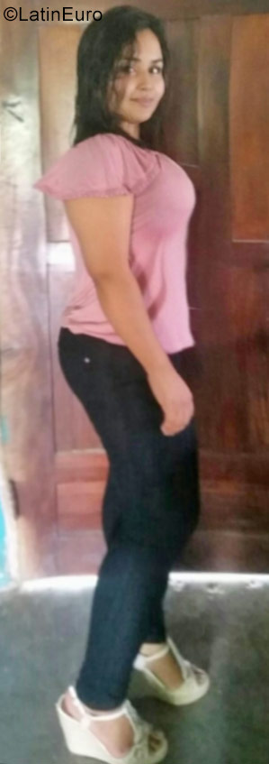 Date this stunning Honduras girl Gisel from El Negrito HN2360