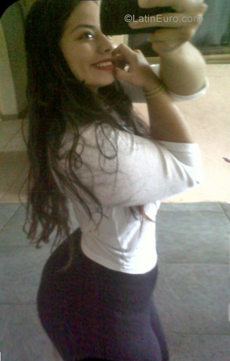 Date this voluptuous Venezuela girl Yusmeli from Caracas VE949