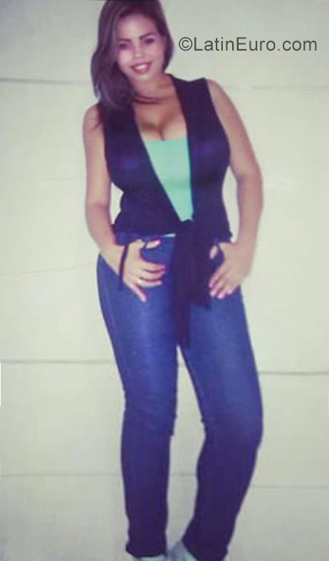 Date this pretty Venezuela girl Genesis from Caracas VE950
