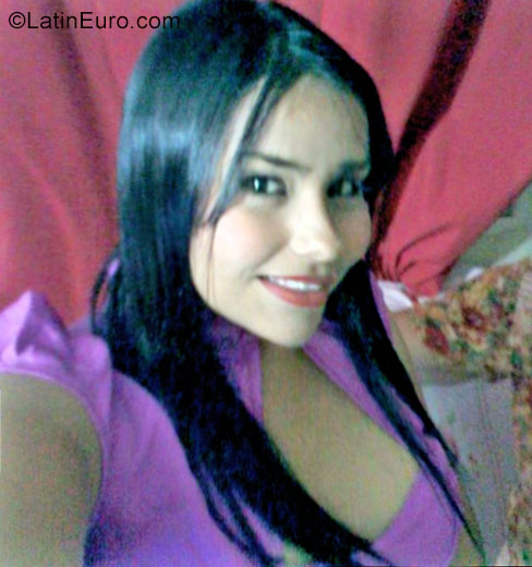 Date this nice looking Venezuela girl Karol from Maracaibo VE955
