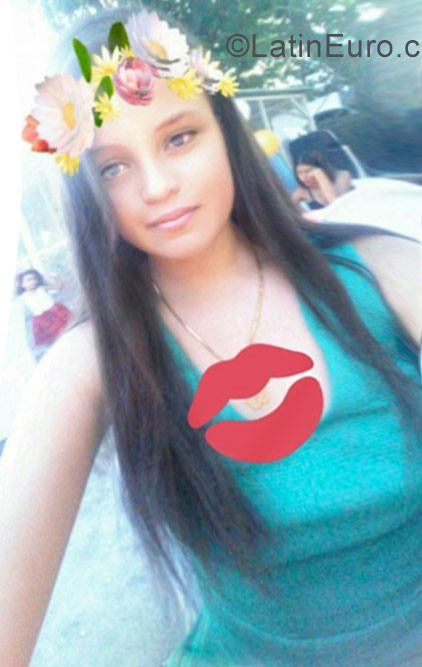 Date this lovely Dominican Republic girl KAROLINA from Azua DO30354