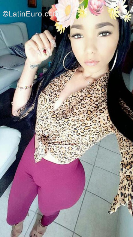 Date this hard body Dominican Republic girl Maira from Santiago DO30385