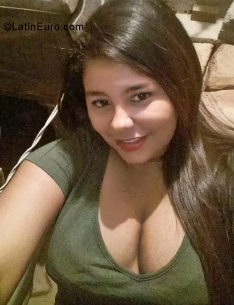 Date this delightful Colombia girl Juli from Santa Marta CO22395
