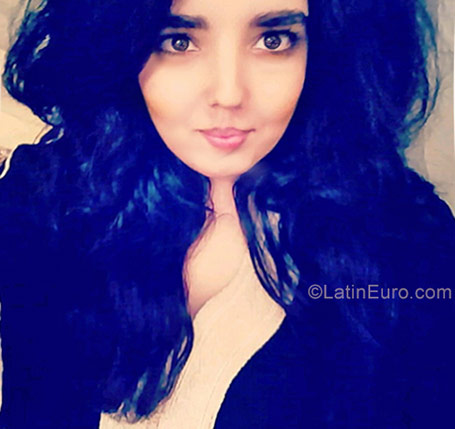 Date this tall Morocco girl Hakima from Marrakech MA26