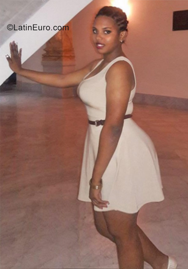 Date this sensual Cuba girl Daniela from Havana CU126