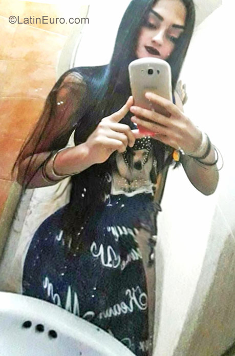 Date this hard body Venezuela girl Shany from Ciudad Guayana VE1002