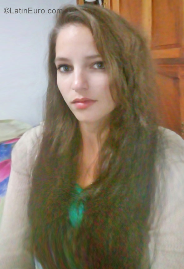 Date this passionate Cuba girl Yai from Havana CU128