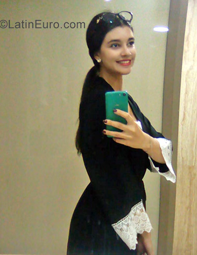 Date this nice looking Morocco girl Fatima from Agadir MA29