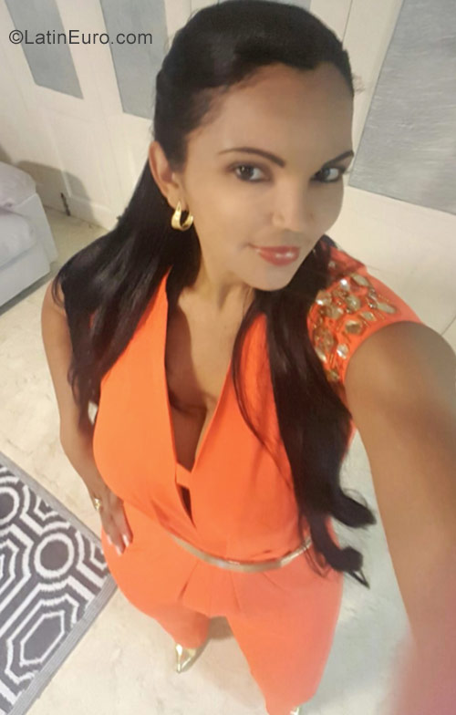 Date this good-looking Dominican Republic girl Yocelen from Higuey DO30490