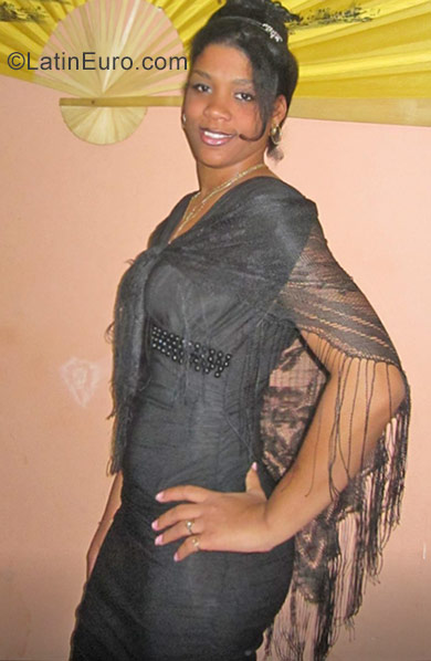Date this passionate Cuba girl Celeste from Camaguey CU141