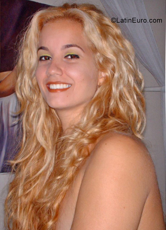 Date this exotic Cuba girl Yahi from Havana CU144