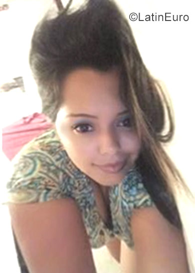 Date this beautiful Venezuela girl Yubi from Caracas VE1045