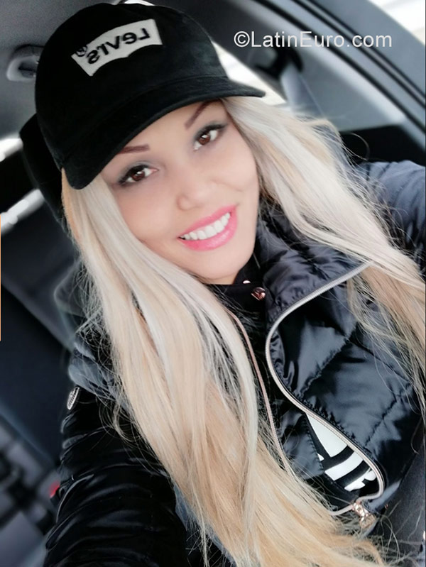 Date this delightful Italy girl Dayana from Varese IT297