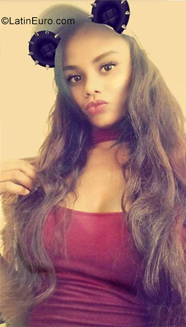 Date this voluptuous Dominican Republic girl Yamilca from Santiago DO30626