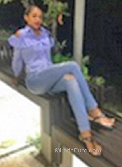 Date this nice looking Dominican Republic girl Derfin18 from Santo Domingo DO30627