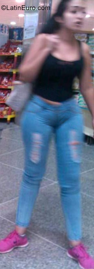 Date this voluptuous Venezuela girl Idres from caracas VE1061