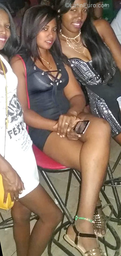 Date this gorgeous Dominican Republic girl Carolina from Santo Domingo DO30666