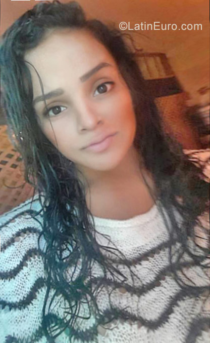 Date this delightful Venezuela girl Embeth from Ciudad Ojeda VE1074