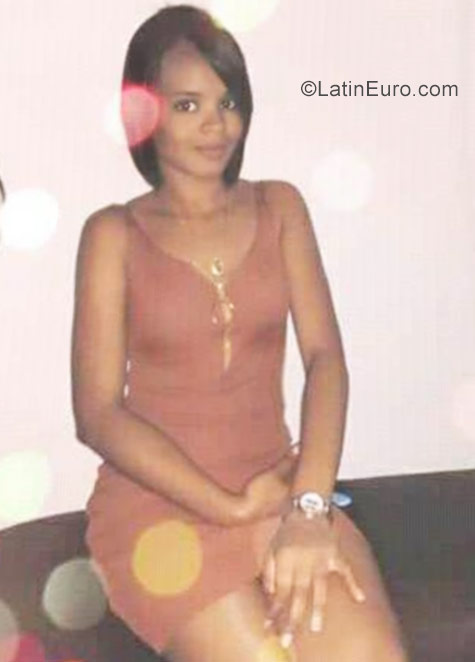 Date this sensual Dominican Republic girl Ani from Santo Domingo DO30704