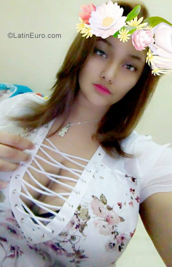 Date this hot Dominican Republic girl Alandra from Azua DO30707