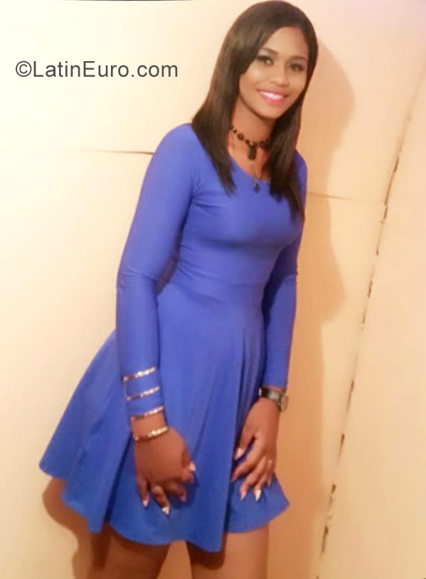 Date this hard body Dominican Republic girl Merly from Santiago DO30725