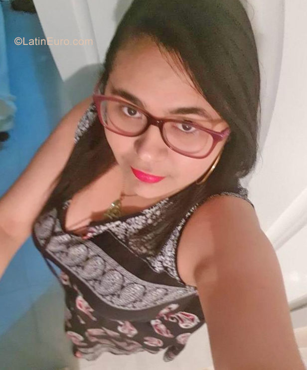Date this fun Dominican Republic girl Franchesca from Santo Domingo DO30739