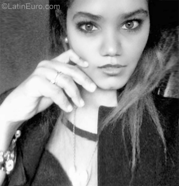 Date this tall Dominican Republic girl Layla from Santo Domingo DO30741