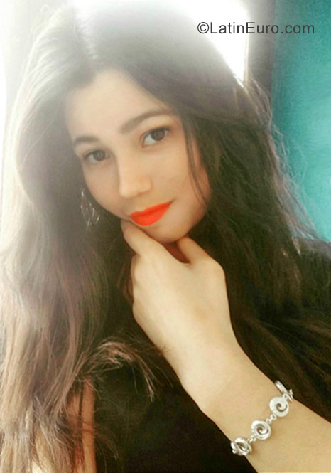 Date this nice looking Venezuela girl Yenifer from San Cristobal VE1111