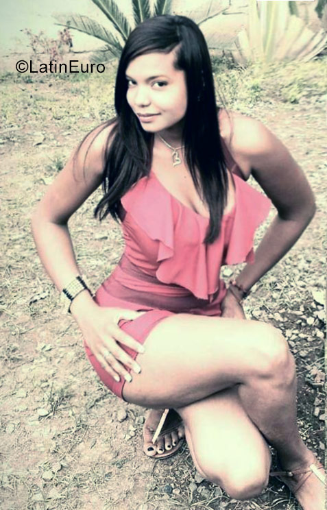 Date this stunning Dominican Republic girl Estefani from La Vega DO30858