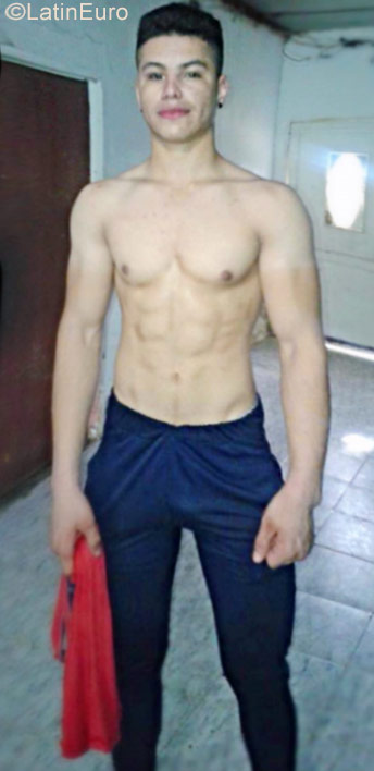 Date this delightful Panama man Leonardo from Panama City PA1093